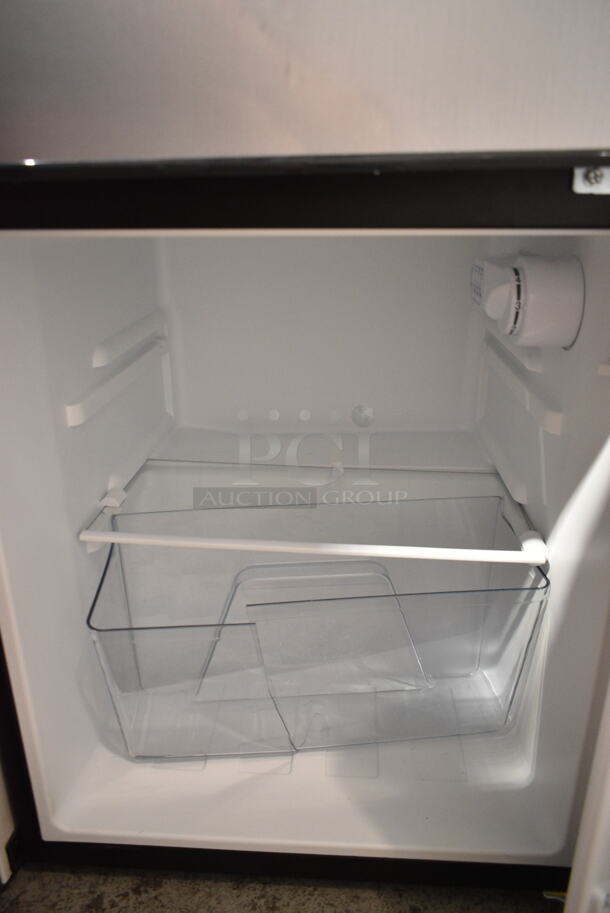 Galanz GLR31TS1E02 Mini Cooler Freezer. 120 Volts, 1 Phase. Tested and Working! - Image 5 of 6