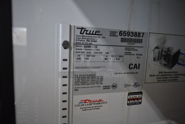 True GDM-12 Metal Commercial Single Door Reach In Cooler Merchandiser w/ Poly Coated Racks. Tested and Powers On But Does Not Get Cold - Image 3 of 3