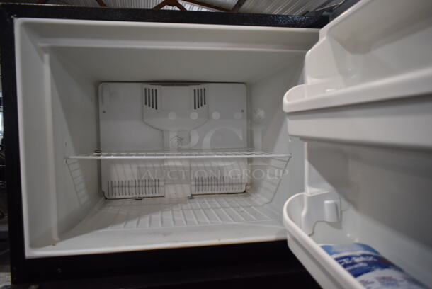 Frigidaire FFTR2126LBE Metal Cooler Freezer Combo Unit. 115 Volts, 1 Phase. Tested and Powers On But Does Not Get Cold - Image 2 of 5