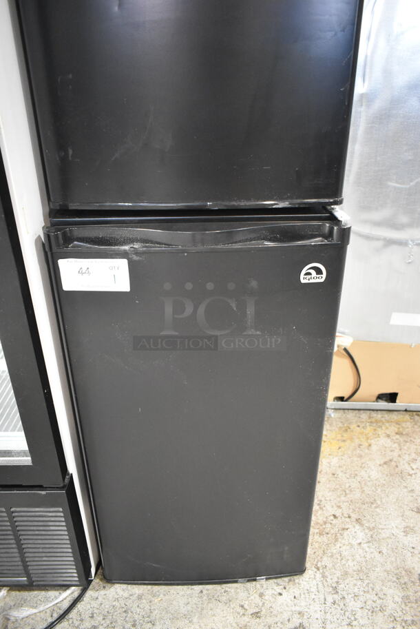 Igloo FR328C-BLACK Metal Mini Cooler. 115 Volts, 1 Phase. Tested and Powers On But Does Not Get Cold - Image 1 of 3