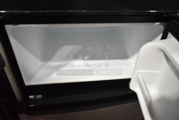 Galanz GLR31TS1E02 Mini Cooler Freezer. 120 Volts, 1 Phase. Tested and Working! - Image 2 of 6