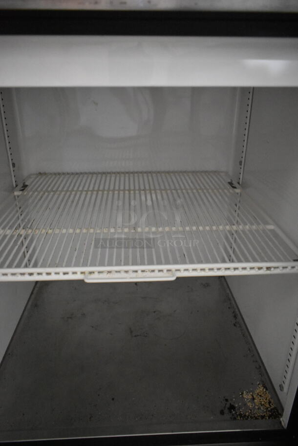 True GDM-06 Metal Mini Cooler Merchandiser. 115 Volts, 1 Phase. Tested and Working! - Image 2 of 3