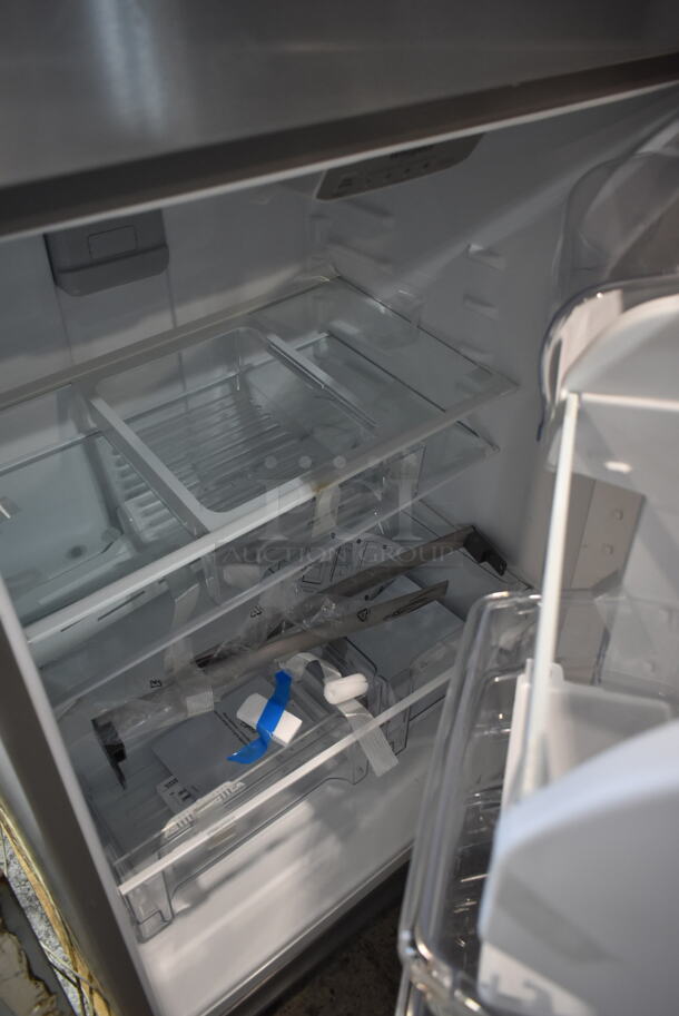 BRAND NEW SCRATCH AND DENT! Whirlpool WRT311FZDM02 Metal Cooler Freezer Combo Unit. 115 Volts, 1 Phase. Tested and Working! - Image 3 of 4