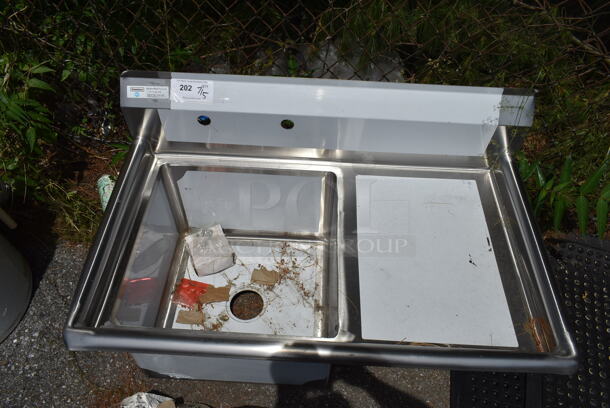BRAND NEW SCRATCH AND DENT! Steelton 522CS11818R  38 3/4" 18-Gauge Stainless Steel One Compartment Commercial Sink with Right Drainboard - 18" x 18" x 12" Bowl - Image 4 of 6