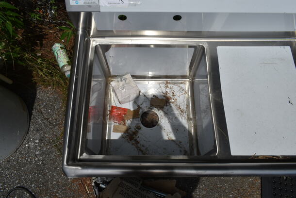 BRAND NEW SCRATCH AND DENT! Steelton 522CS11818R  38 3/4" 18-Gauge Stainless Steel One Compartment Commercial Sink with Right Drainboard - 18" x 18" x 12" Bowl - Image 5 of 6
