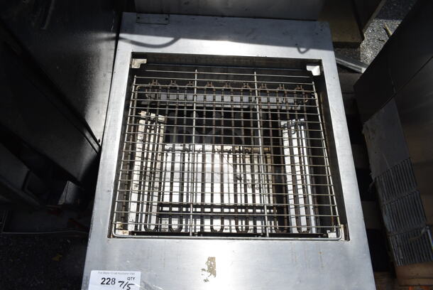 General Electric GE CB30A Stainless Steel Commercial Countertop Electric Powered Charbroiler. 220-240 Volts.  - Image 2 of 5