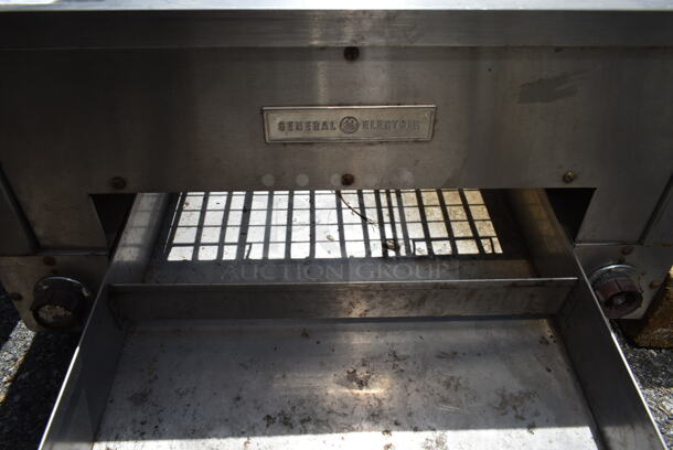 General Electric GE CB30A Stainless Steel Commercial Countertop Electric Powered Charbroiler. 220-240 Volts.  - Image 4 of 5