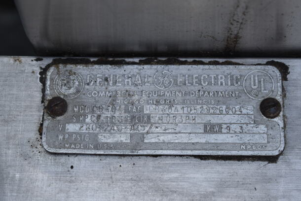 General Electric GE CB30A Stainless Steel Commercial Countertop Electric Powered Charbroiler. 220-240 Volts.  - Image 5 of 5