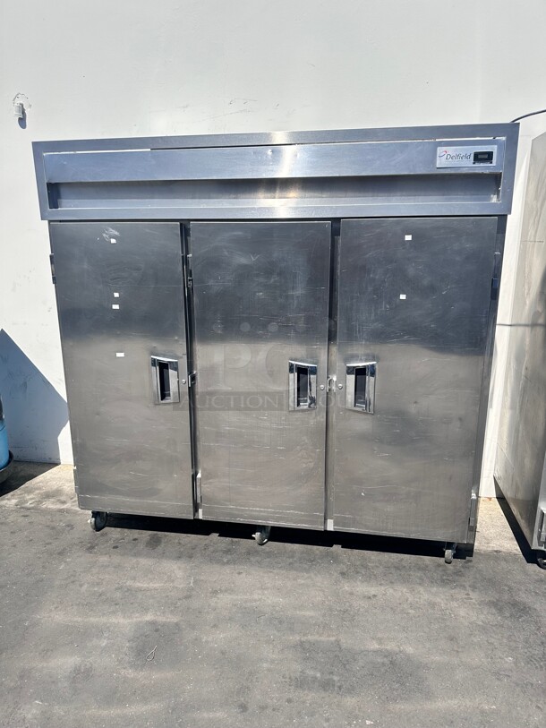 Late Model Delfield SSR3-S Specification Line Three-Section Full Door Reach-In Refrigerator 115 Volt Working - Image 3 of 7