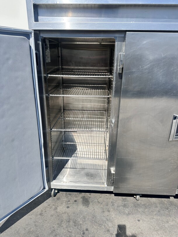 Late Model Delfield SSR3-S Specification Line Three-Section Full Door Reach-In Refrigerator 115 Volt Working - Image 4 of 7