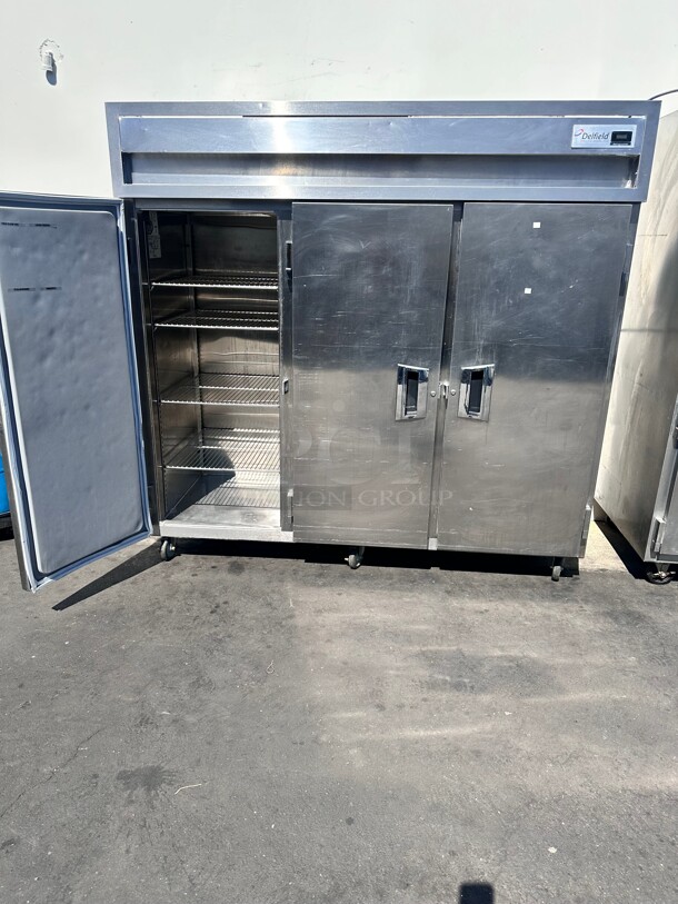 Late Model Delfield SSR3-S Specification Line Three-Section Full Door Reach-In Refrigerator 115 Volt Working - Image 7 of 7
