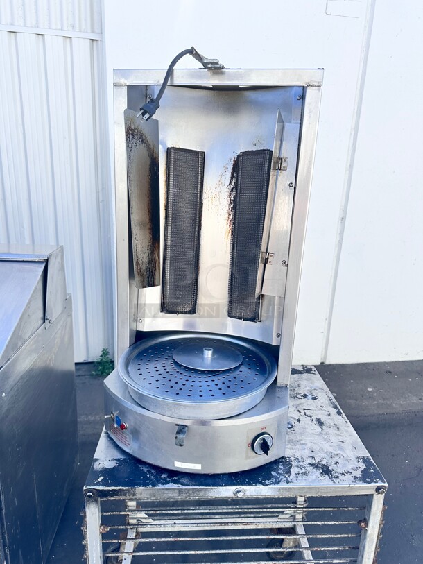 Used AutoGyros 4LG 65 lb. Vertical Natural Gas Gyro Broiler - 30,000 BTU Working - Image 2 of 8