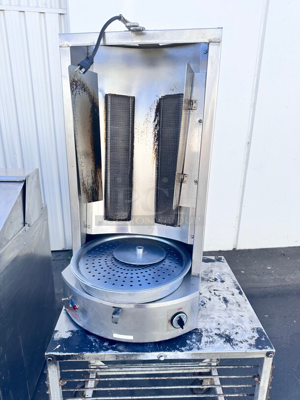 Used AutoGyros 4LG 65 lb. Vertical Natural Gas Gyro Broiler - 30,000 BTU Working - Image 3 of 8