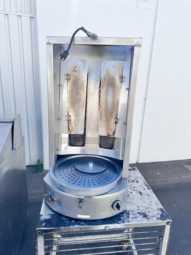Used AutoGyros 4LG 65 lb. Vertical Natural Gas Gyro Broiler - 30,000 BTU Working - Image 4 of 8