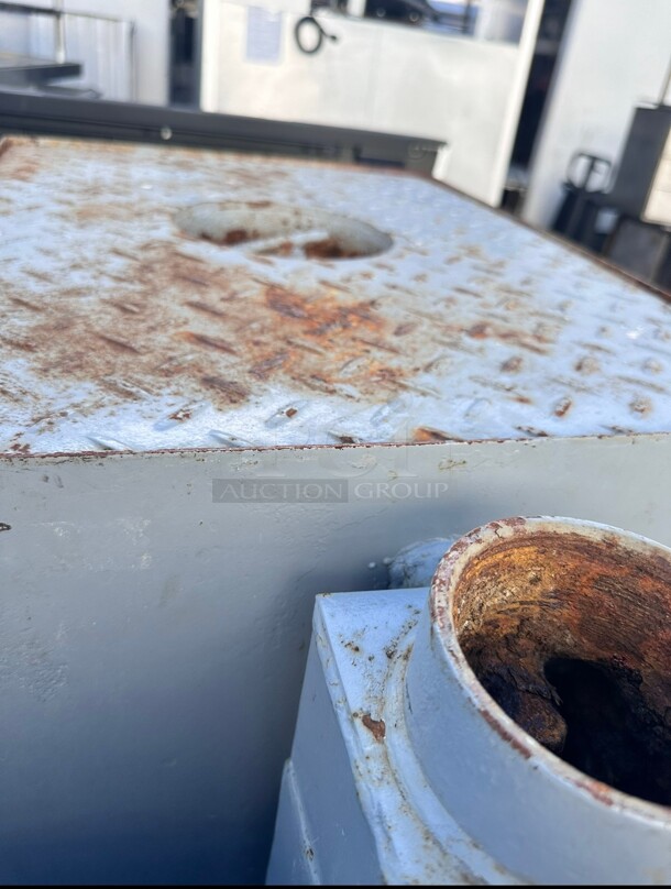 75 Gal Commercial Grease Trap NSF  - Image 4 of 6