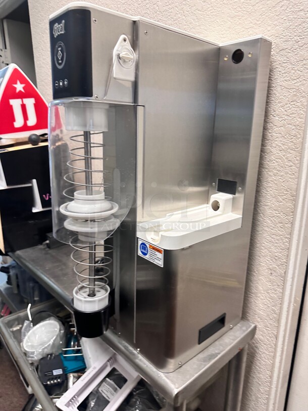 Late Model Freal FRLB7 Milkshake Blender Bar w/ Machine, Minus Forty Freezer 115 Volt Working - Image 5 of 11