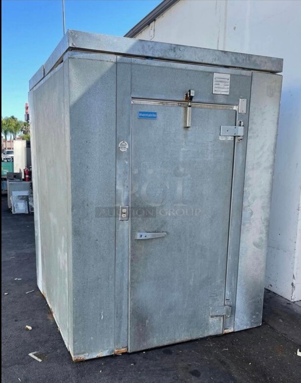 Commercial Walk-in Freezer 6 feet x6 feet Complete With Fan and Compressor  - Image 3 of 9