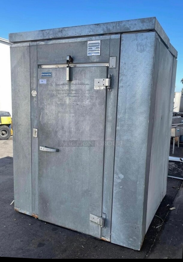 Commercial Walk-in Freezer 6 feet x6 feet Complete With Fan and Compressor  - Image 5 of 9