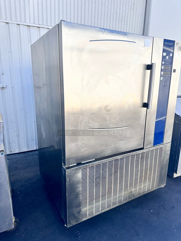 Electrolux Commercial 727742 49 inch Floor Model Blast Chiller - (10) Pan Capacity, 208v/3ph Working - Image 5 of 7