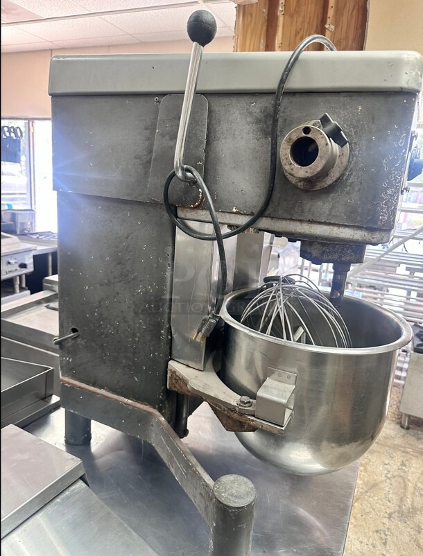 Globe GCM20H 20 qt Planetary Mixer - Bench Model, 1 hp, 115v Sold As Is - Image 8 of 10