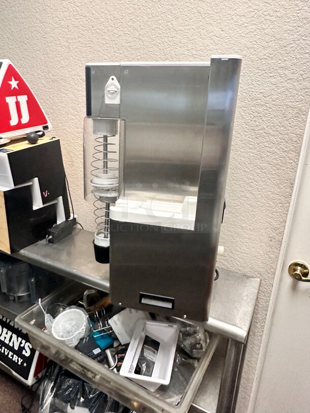 Late Model Freal FRLB7 Milkshake Blender Bar w/ Machine, Minus Forty Freezer 115 Volt Working - Image 11 of 11