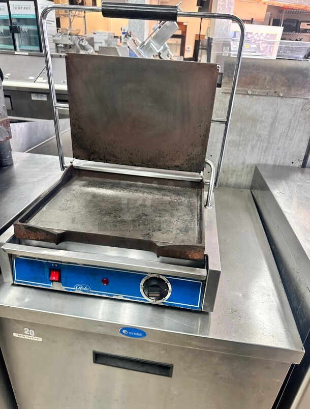 Used Globe GSG1410 Single Commercial Panini Press w/ Cast Iron Smooth Plates, 120v Working - Image 4 of 10