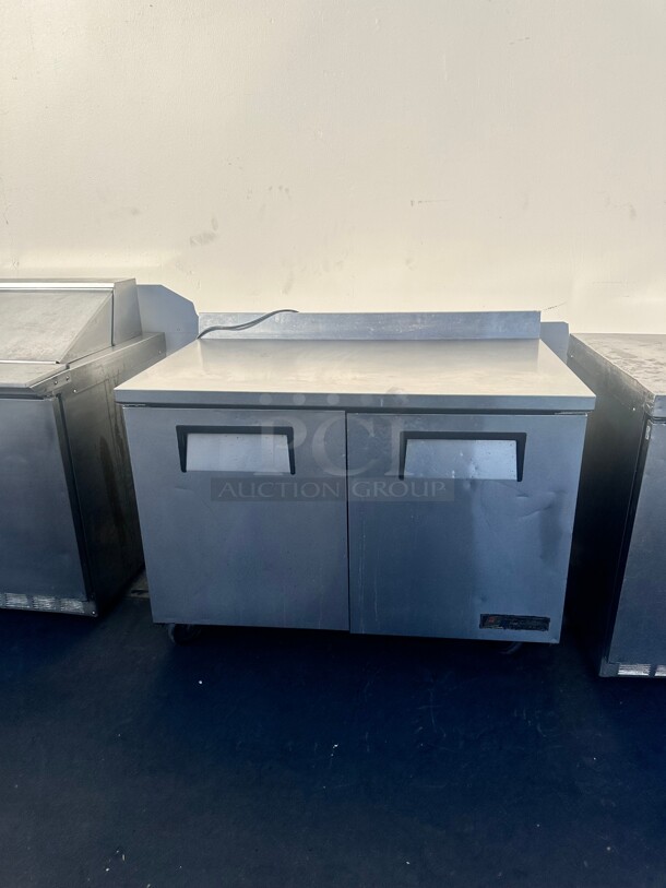 Used True TWT-48 48 inch Worktop Refrigerator w/ (2) Sections, 115v working - Image 3 of 7