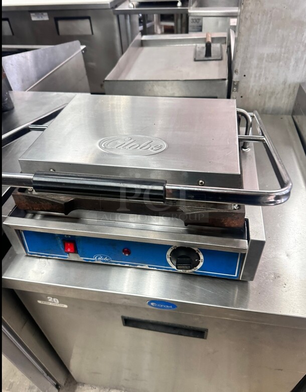 Used Globe GSG1410 Single Commercial Panini Press w/ Cast Iron Smooth Plates, 120v Working - Image 8 of 10