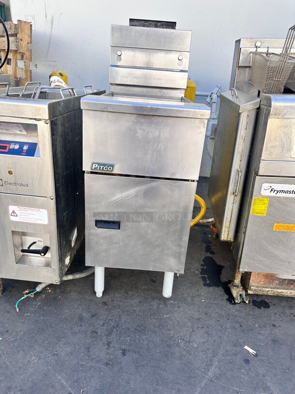 Used Working Pitco VF-35S Gas Fryer - (1) 35 lb Vat, Floor Model, Natural Gas  - Image 2 of 8