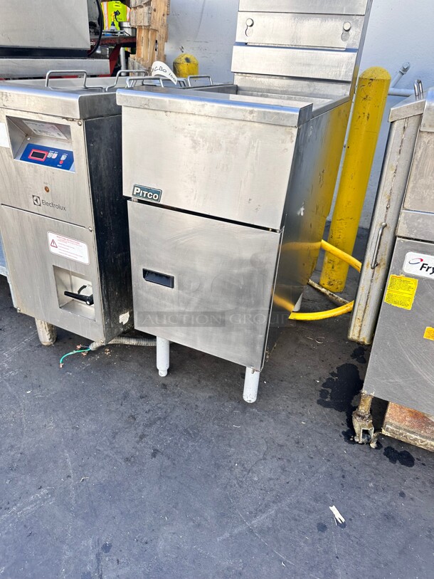 Used Working Pitco VF-35S Gas Fryer - (1) 35 lb Vat, Floor Model, Natural Gas  - Image 7 of 8