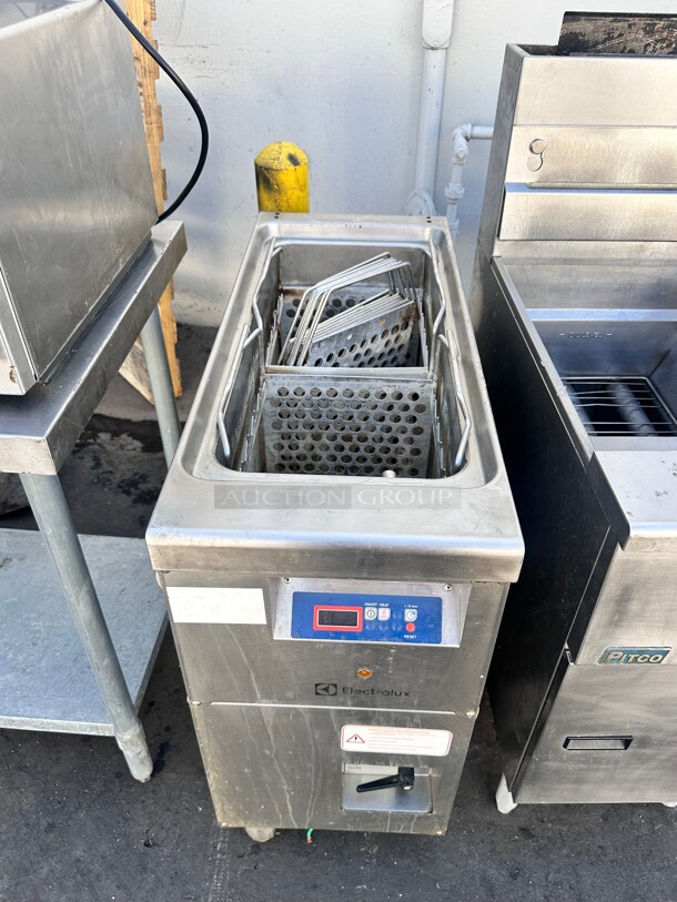 Electrolux 371174 Automatic Pasta Cooker, electric, 5.3 gallon single tank 220 Volt 3 Phase Working - Image 7 of 9