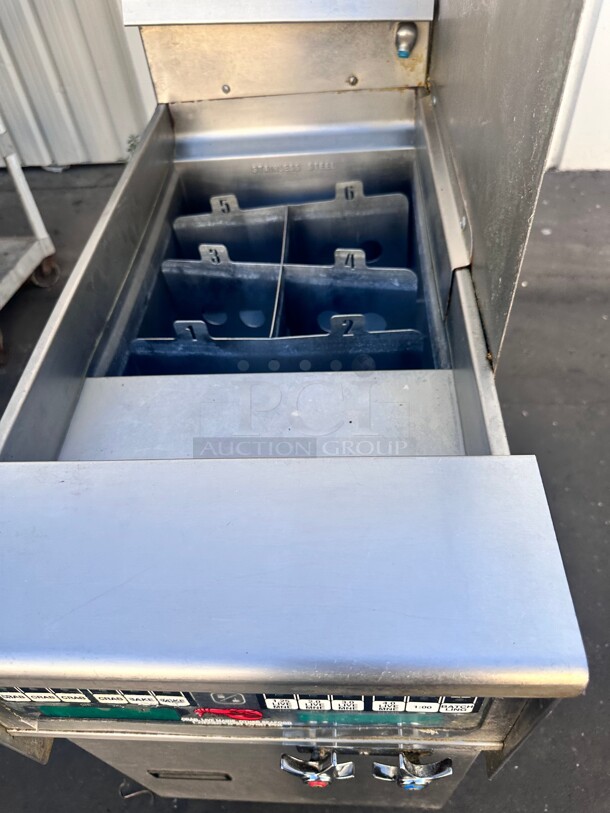 Pitco SSPG14 12 Gallon Gas Pasta Cooker w/ Digital Control - 60,000 BTU, Natural Gas Working - Image 8 of 9