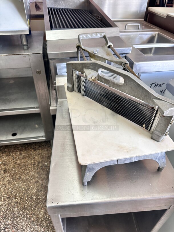Vollrath 0643N Redco Tomato Pro 3/16 inch Tomato Slicer with Straight Blades

 - Image 3 of 9