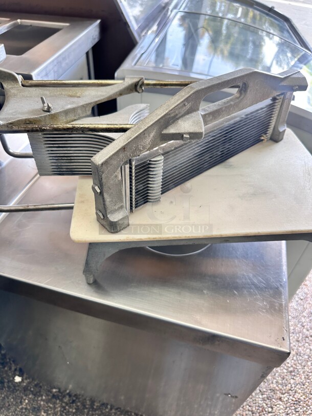 Vollrath 0643N Redco Tomato Pro 3/16 inch Tomato Slicer with Straight Blades

 - Image 4 of 9