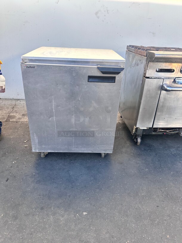 Delfield 406PCA-DHL 27 inch Single-Section Underounter Refrigerator 115 Volt Working - Image 5 of 6