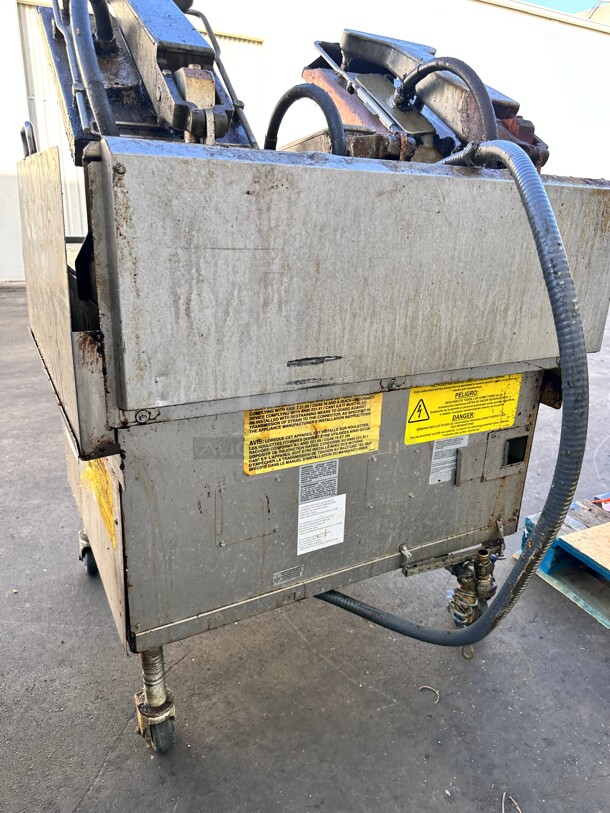 Late Model Used Garland Xpress XPG36 NAT 36 inch Natural Gas Clamshell Griddle with 3 Platens and EasyTouch Controls - 60,000 BTU - Image 6 of 9