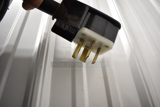 BRAND NEW SCRATCH AND DENT! CresCor RO-151-FUA-18D Stainless Steel Commercial QuikTherm Retherm Oven on Commercial Casters. 250 Volts, 3 Phase. Tested and Working! - Image 7 of 7