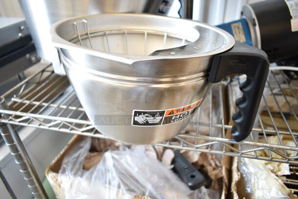 ALL ONE MONEY! Lot of BRAND NEW SCRATCH AND DENT! Items Including Bunn 233326430001 Metal Coffee Brew Basket, Bunn 233401140000 Metal Iced Tea Brew Basket and Bunn Filters. - Image 3 of 8