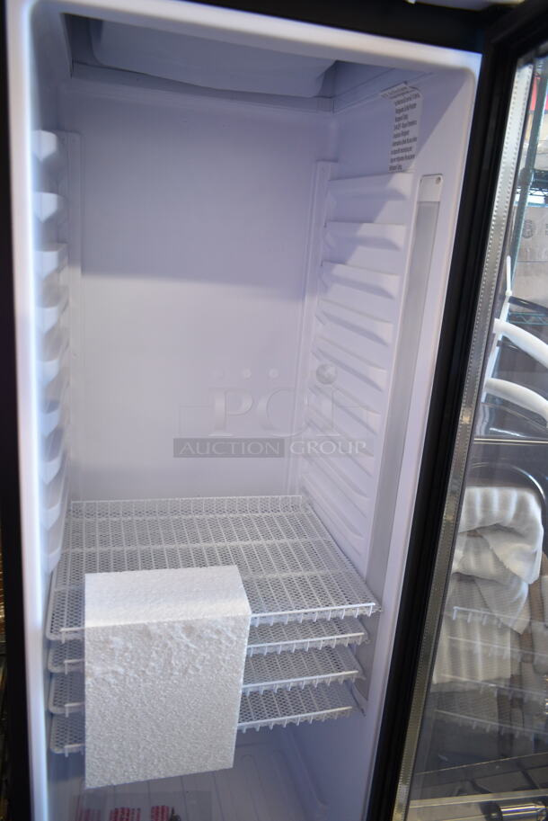 BRAND NEW SCRATCH AND DENT! KoolMore MDR-9CP Stainless Steel Commercial Single Door Reach In Cooler Merchandiser. 115 Volts, 1 Phase. Tested and Working! - Image 3 of 5