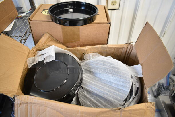 Box of 12 BRAND NEW SCRATCH AND DENT! GET TS-800 Black 7 3/4" Melamine Tortilla Server with Lid  - Image 2 of 3
