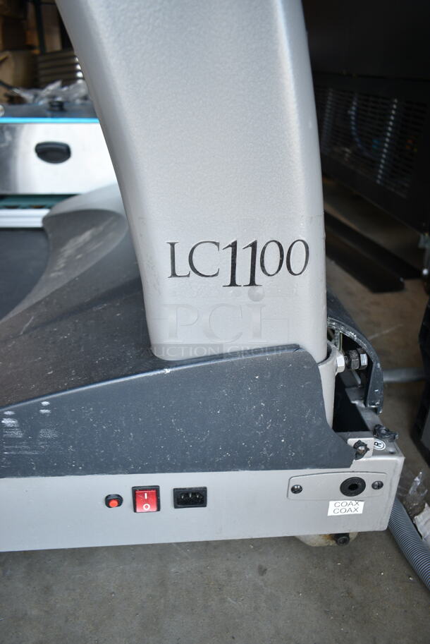 True TLC1100 Metal Floor Style Treadmill. 120 Volts, 1 Phase. Tested and Powers On But Parts Do Not Move - Image 5 of 8