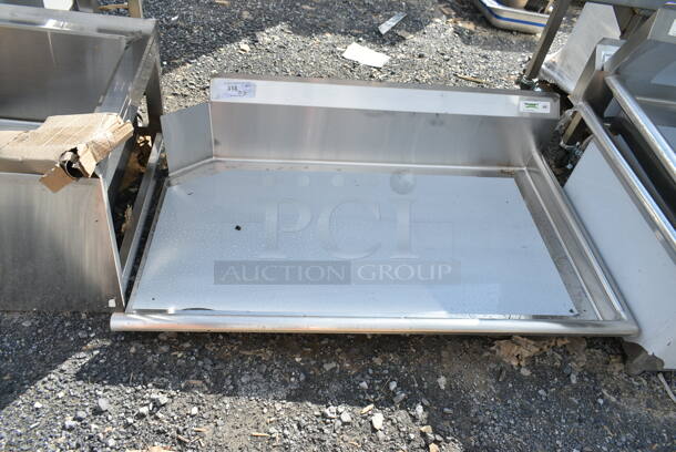 BRAND NEW SCRATCH AND DENT! Regency 600CDT48R 16 Gauge 4' Clean Dish Table - Right Drainboard - Image 2 of 4