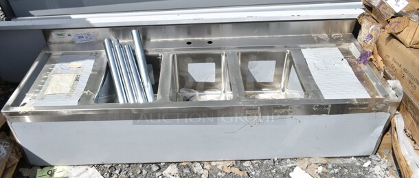 BRAND NEW SCRATCH AND DENT! Regency 600B32160213 Stainless Steel 3 Bowl Underbar Sink with Two Drainboards - 60" x 21" - Image 2 of 7