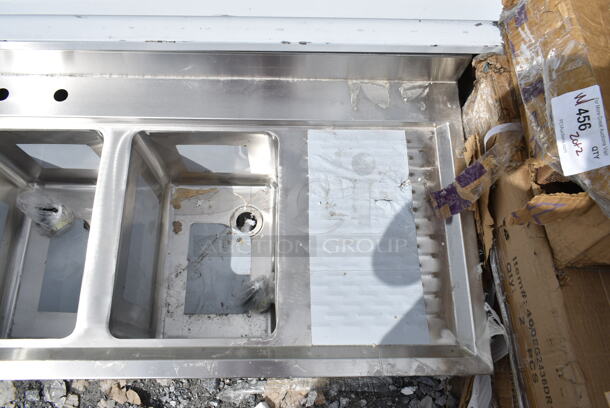 BRAND NEW SCRATCH AND DENT! Regency 600B32160213 Stainless Steel 3 Bowl Underbar Sink with Two Drainboards - 60" x 21" - Image 3 of 7