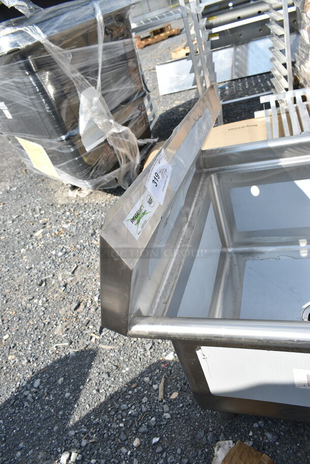 BRAND NEW SCRATCH AND DENT! Regency 600S12323 28" 16-Gauge Stainless Steel One Compartment Commercial Sink with Stainless Steel Legs, Cross Bracing, and without Drainboards - 23" x 23" x 12" Bow. No Legs.  - Image 5 of 6