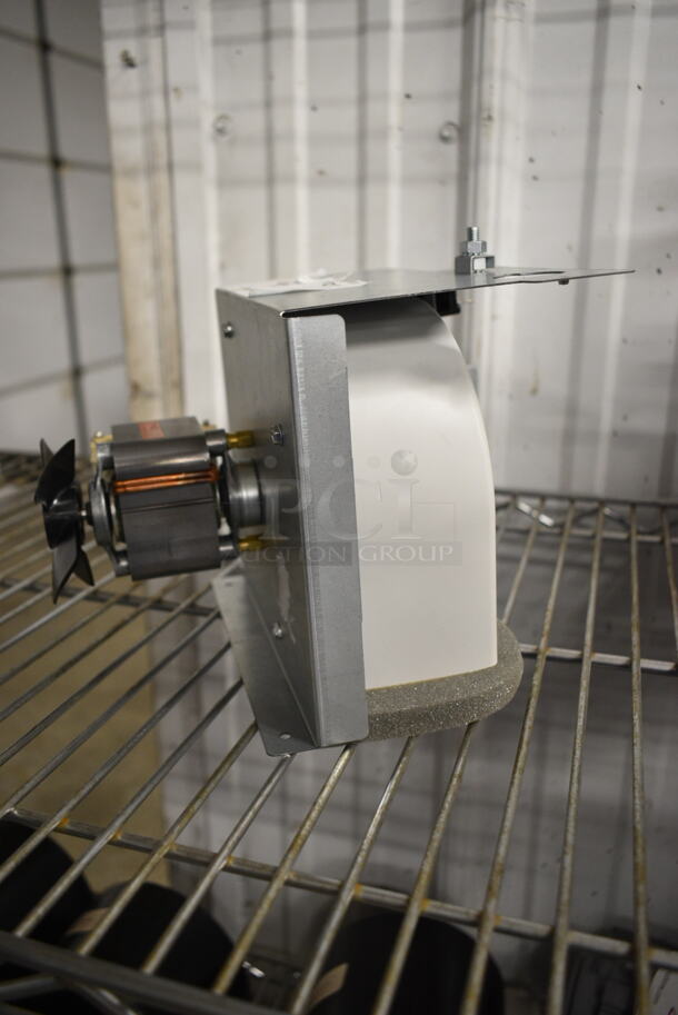 BRAND NEW SCRATCH AND DENT! Oh Sung OSM-3809U1 Fan Blower Motor. 208/230 Volts.  - Image 3 of 7