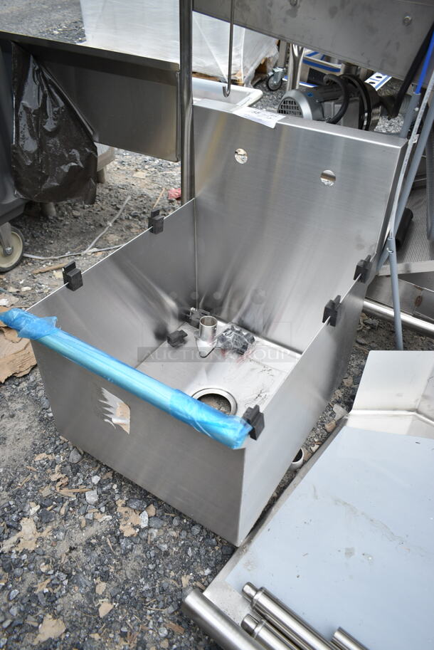 BRAND NEW SCRATCH AND DENT! Stainless Steel Single Bay Sink. No Legs. - Image 3 of 4