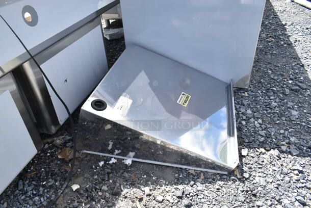 BRAND NEW SCRATCH AND DENT! Regency 600MS2424 24" x 24" Stainless Steel Microwave Shelf - Image 3 of 5