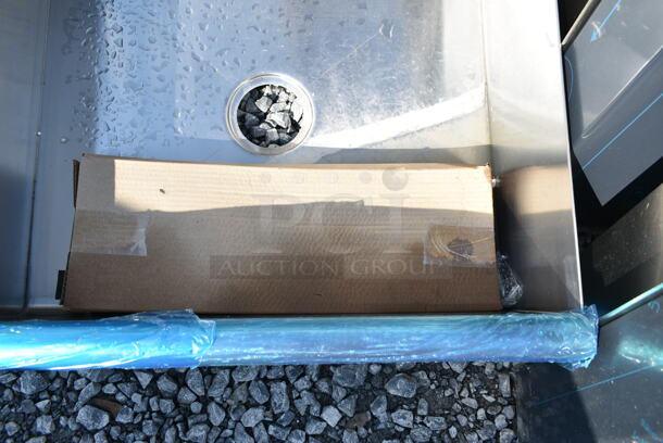 BRAND NEW SCRATCH AND DENT! Stainless Steel Commercial Single Bay Sink.  - Image 5 of 5