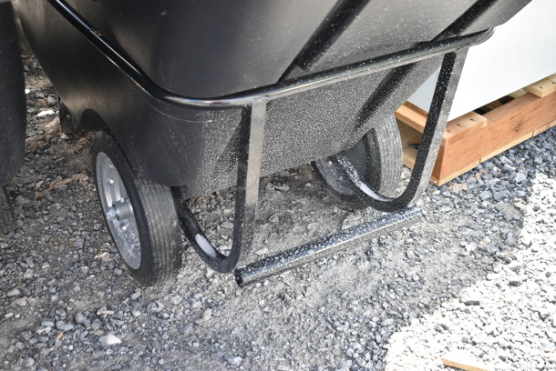 BRAND NEW SCRATCH AND DENT! Lavex 475AG103TBBK Black 1 Cubic Yard Black Standard-Duty Tilt Truck / Trash Cart (1250 lb. Capacity) - Image 3 of 5